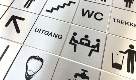 Aluminium huisnummerbord gegraveerd