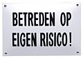 Tekstbord emaille Betreden op eigen risico wit