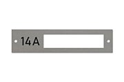 Zelfklevende kunststof naamplaathouder 120x30mm met gegraveerd huisnummer, naamplaatje inschuifbaar via zijkant - zilver rvslook