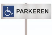 Parkeerbord Mindervaliden / invaliden op paal aluminium rvs-look
