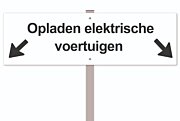 Parkeerbord Opladen elektrische voertuigen - op paal - wit