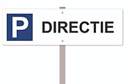 Parkeerbord Directie op paal aluminium wit