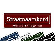 Straatnaambord met twee regels tekst in blauw, wit, groen, bordeauxrood en zwart