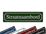 Klassiek straatnaambord met sierlijk kader in blauw, wit, groen, bordeauxrood en zwart