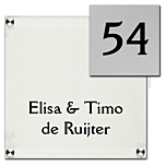Plexiglas naambord met RVS huisnummer van 20 x 20 cm