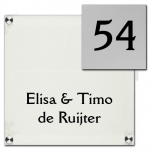 Plexiglas naambord met RVS huisnummer van 20 x 20 cm