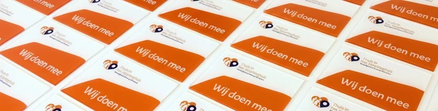Keurmerk borden na productie, klaar voor verzending naar leden