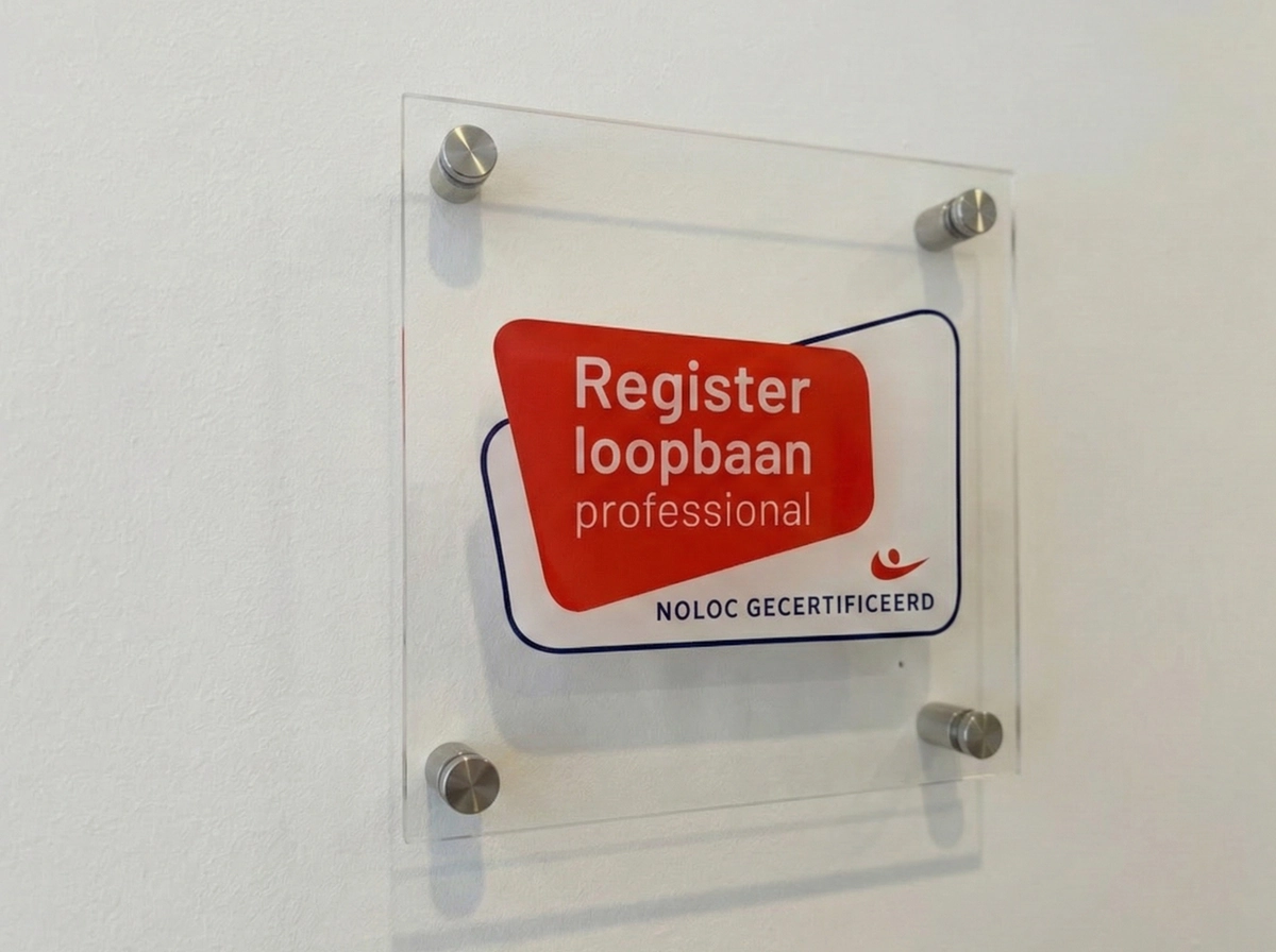 Keurmerk bord van plexiglas met logo